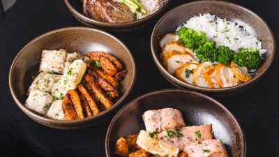Colorful anti-inflammatory meals with vegetables, berries, whole grains, fish, chickpeas, nuts and olive oil arranged for a seven-day meal plan.