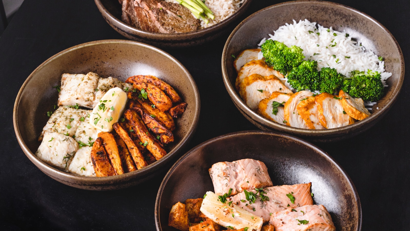 Colorful anti-inflammatory meals with vegetables, berries, whole grains, fish, chickpeas, nuts and olive oil arranged for a seven-day meal plan.